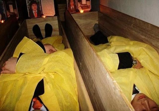 穿越进棺材狂妾，时空之旅的奇幻体验最新免费阅读
