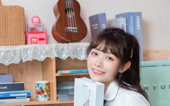 远离色情内容，品味生活的美好——主人公与朋友间的温馨日常故事